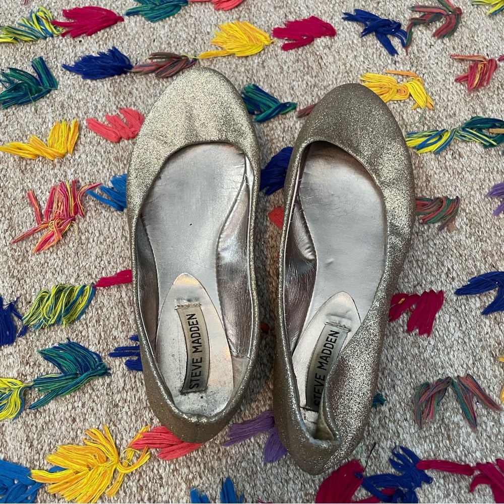 Steve Madden - gold sparkle flats